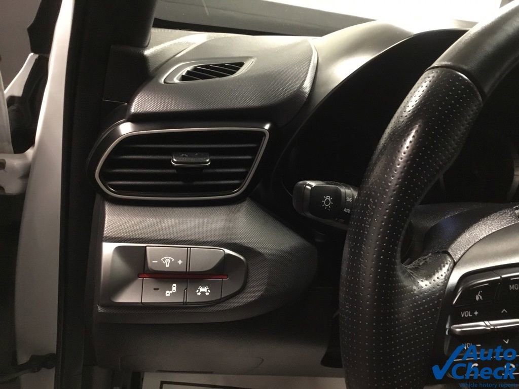 Used 2021 Hyundai Veloster Turbo image 20