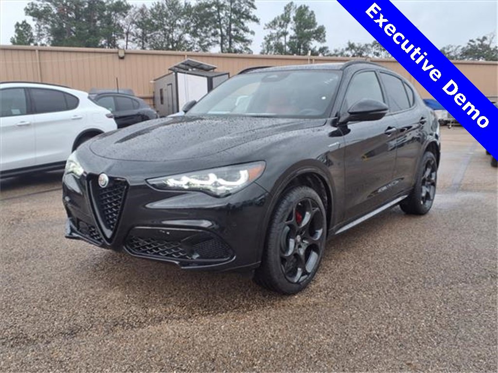 New 2025 Alfa Romeo Stelvio Sprint w/ Veloce Package video 2