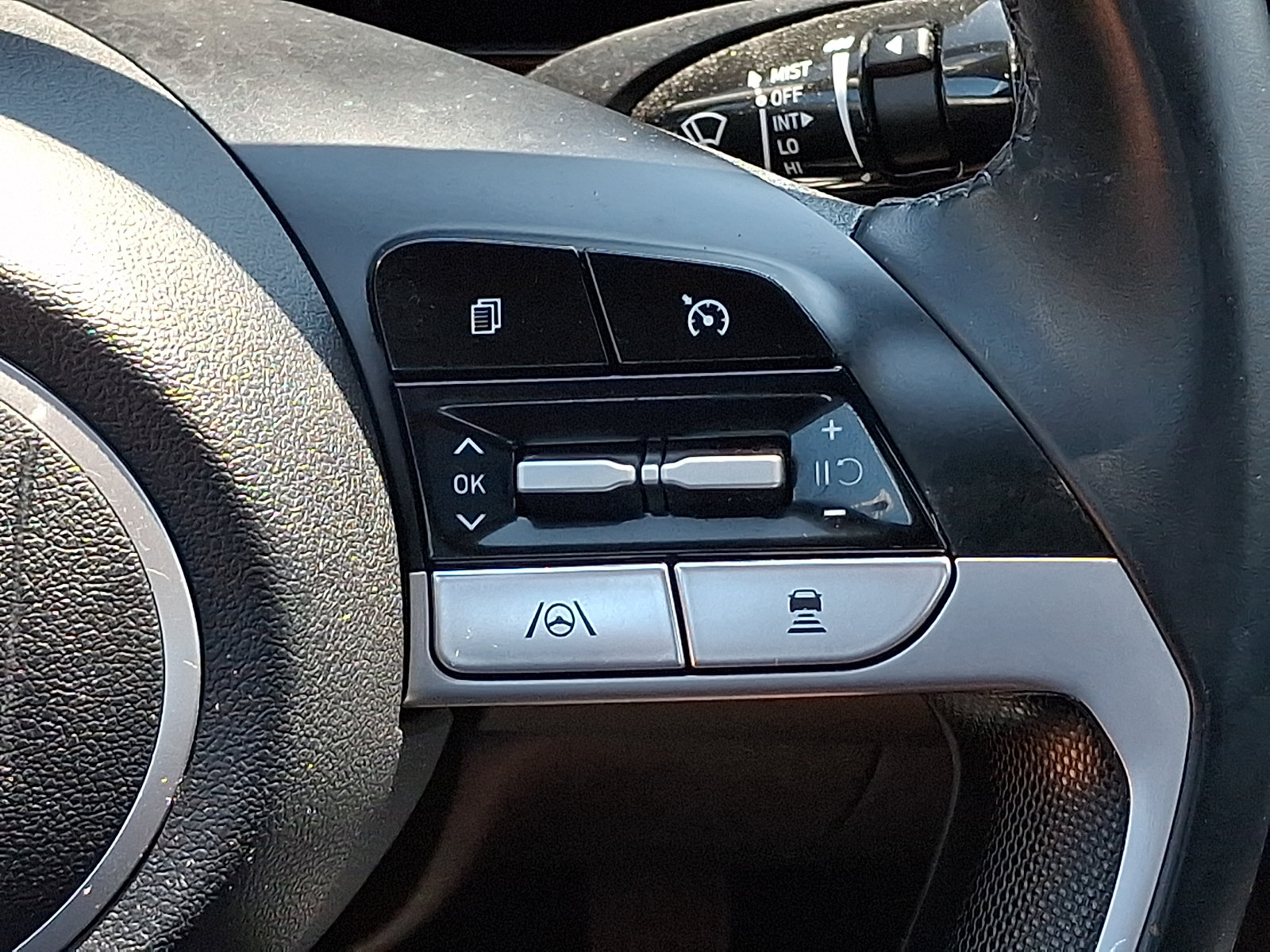 Used 2023 Hyundai Elantra Limited FWD image 23
