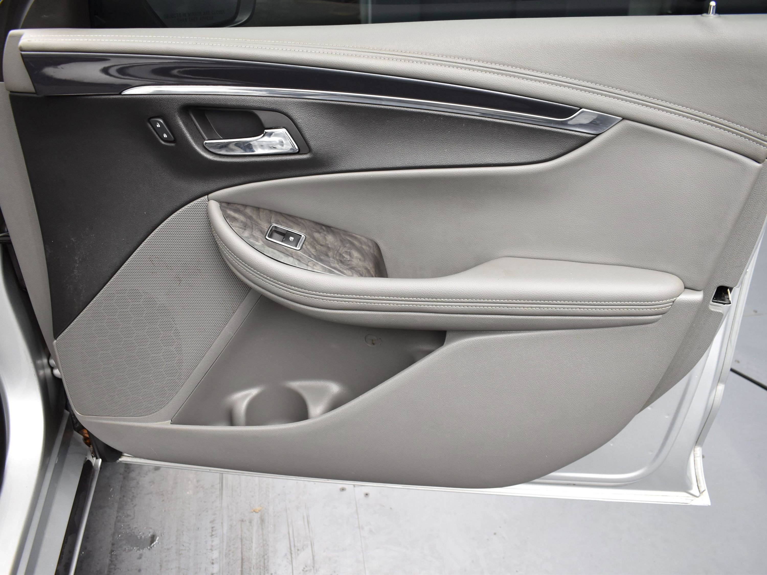 Used 2015 Chevrolet Impala LT image 15