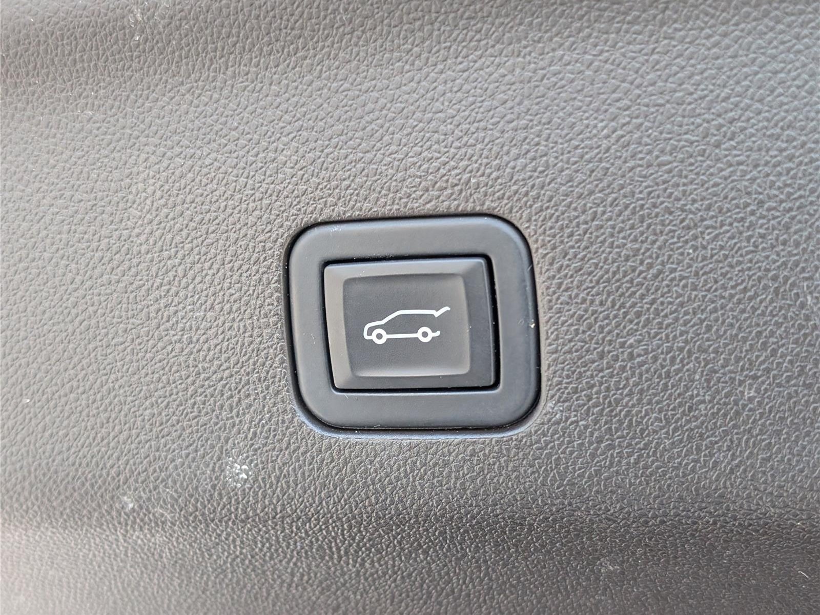 Used 2024 GMC Yukon SLT AWD/4WD image 15