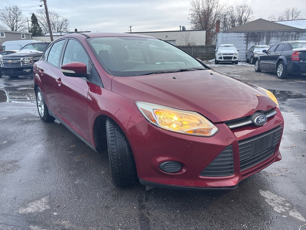 Used 2014 Ford Focus SE w/ SE Winter Package image 3