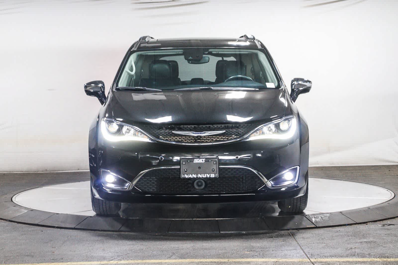 Used 2019 Chrysler Pacifica Limited w/ Advanced Safetytec Group FWD image 6