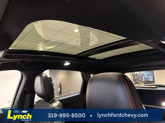 Used 2023 Ford Escape ST-Line w/ Tech Pack #1 AWD/4WD image 4