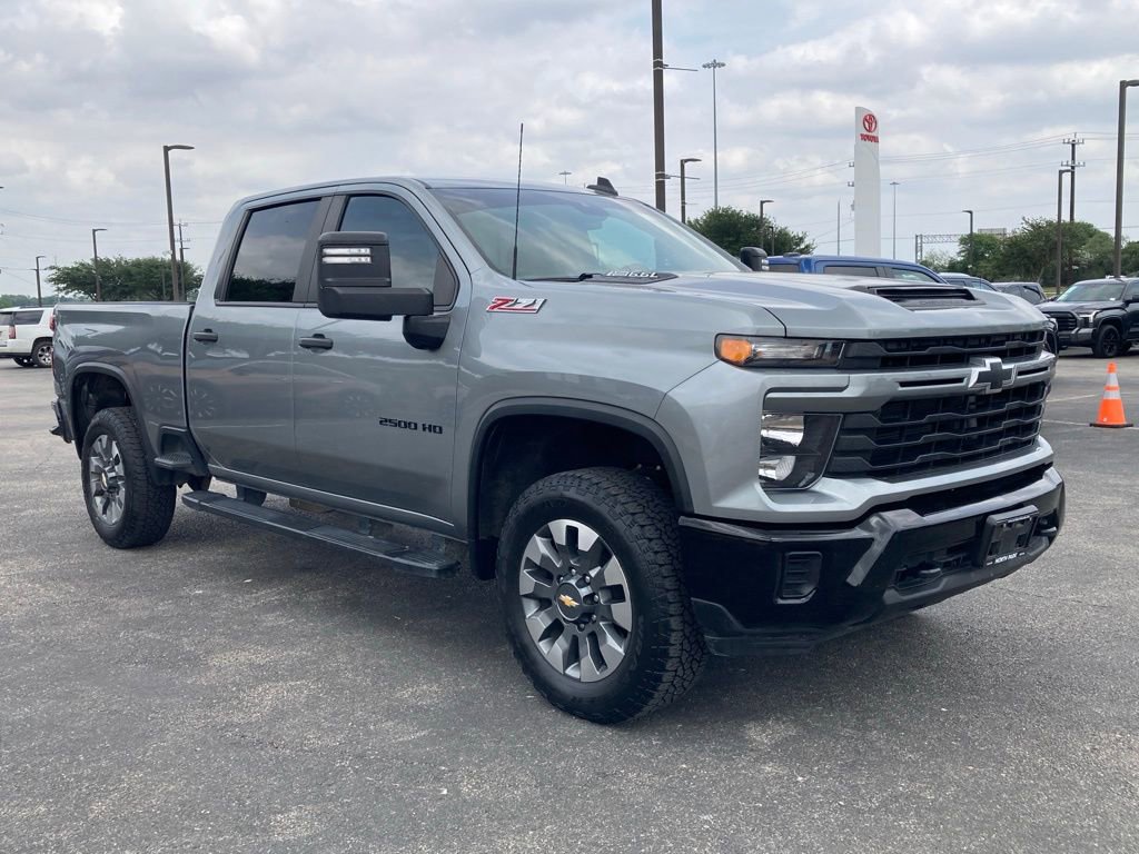 Used 2024 Chevrolet Silverado 2500 Custom w/ Custom Value Package image 3
