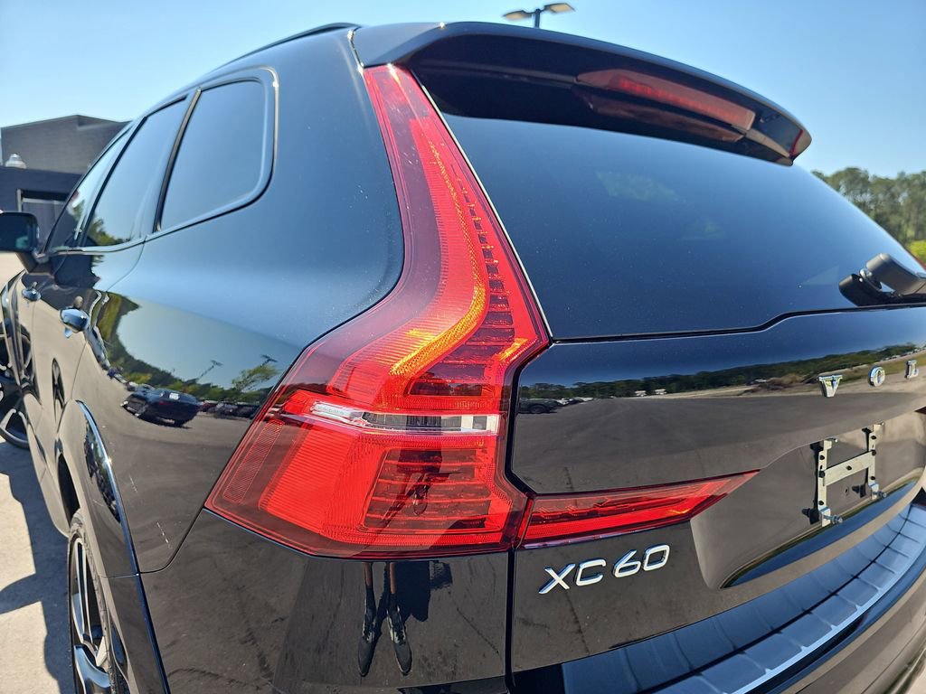 Used 2023 Volvo XC60 B5 Ultimate w/ Protection Package Premier image 38