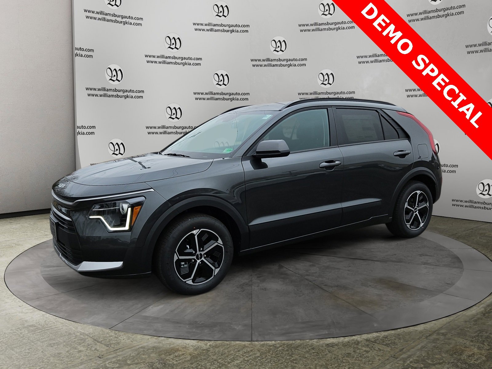 Used 2025 Kia Niro LX image 1