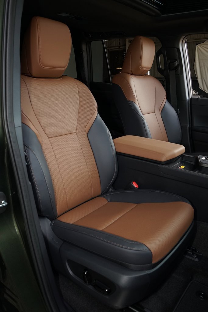 Used 2025 Lexus GX 550 image 9