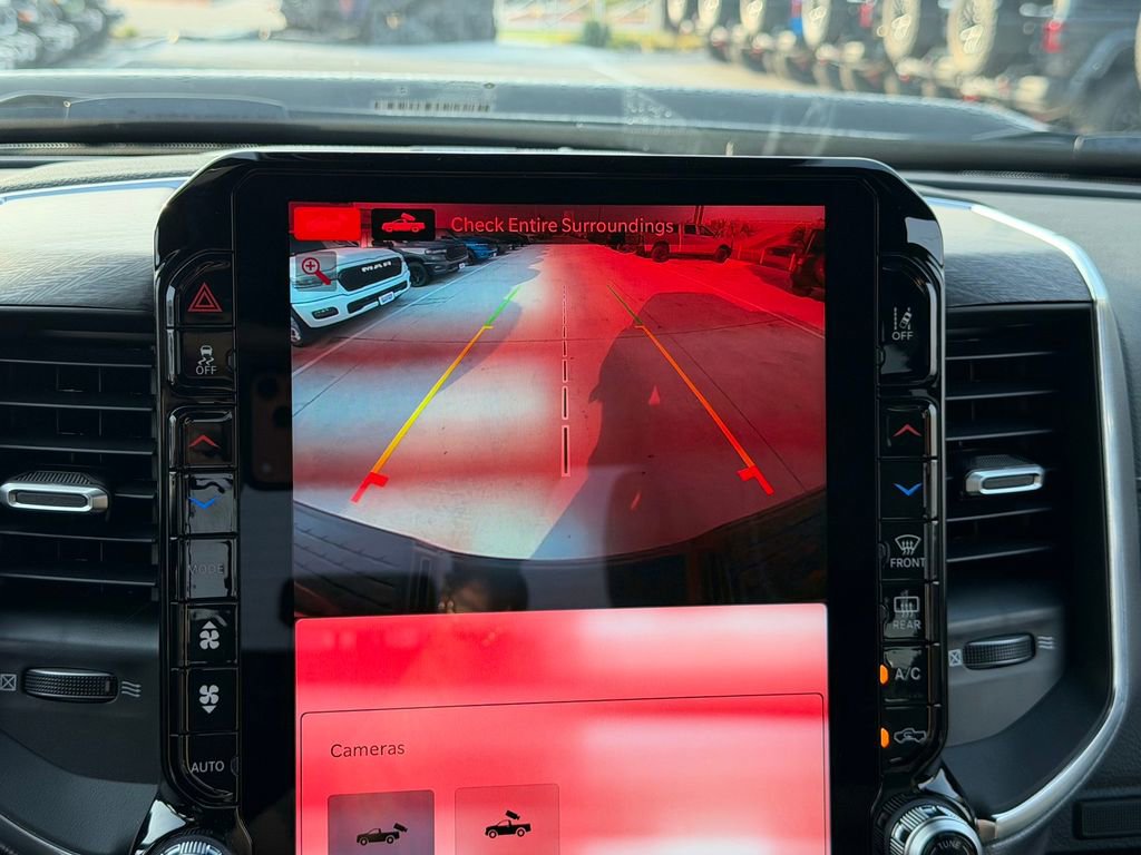 New 2026 RAM 2500 Laramie AWD/4WD image 17