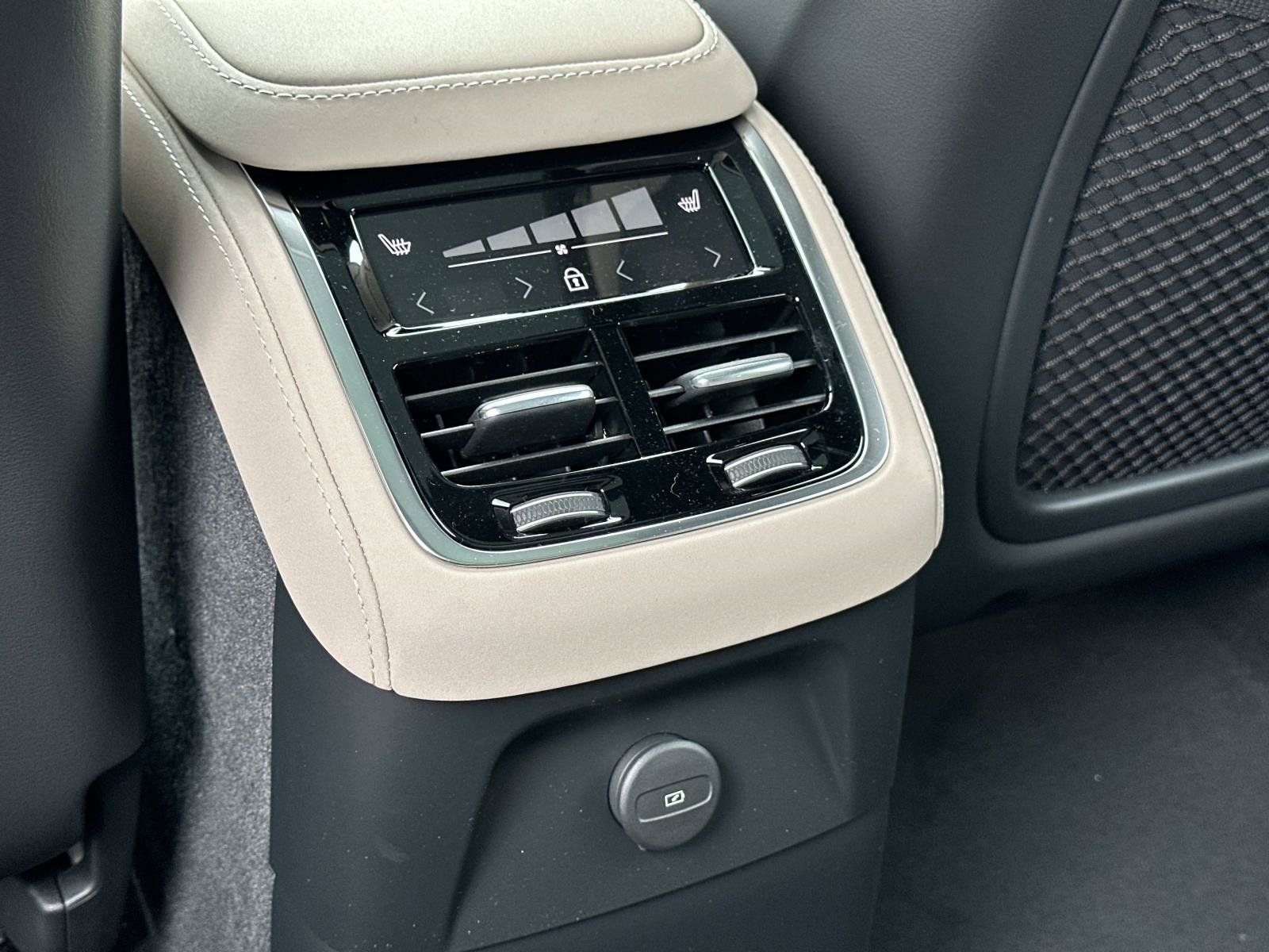 New 2026 Volvo XC90 T8 Plus AWD/4WD image 10