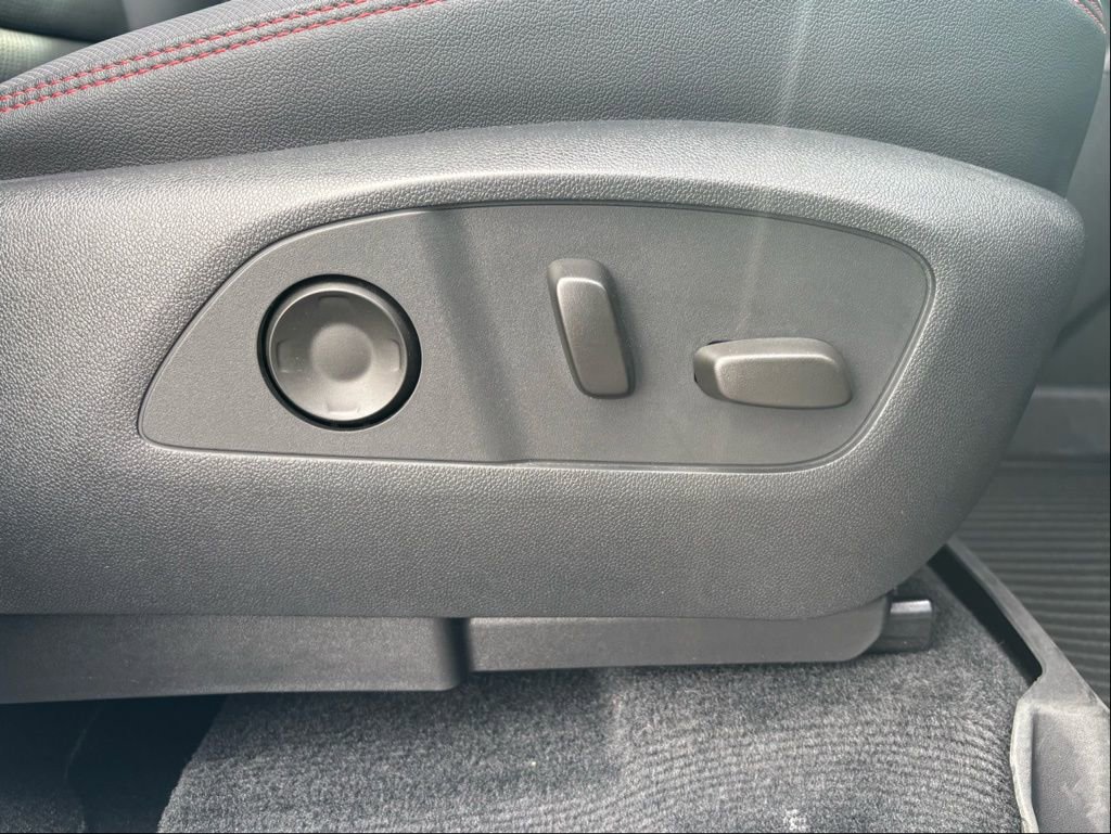 Used 2024 Chevrolet Traverse RS w/ LPO, Floor Liner Package image 30