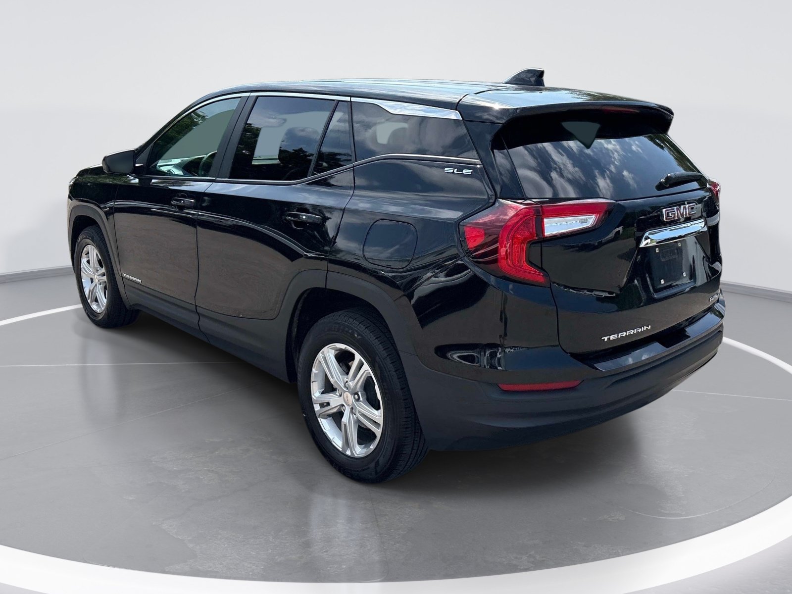 Used 2024 GMC Terrain SLE AWD/4WD image 6