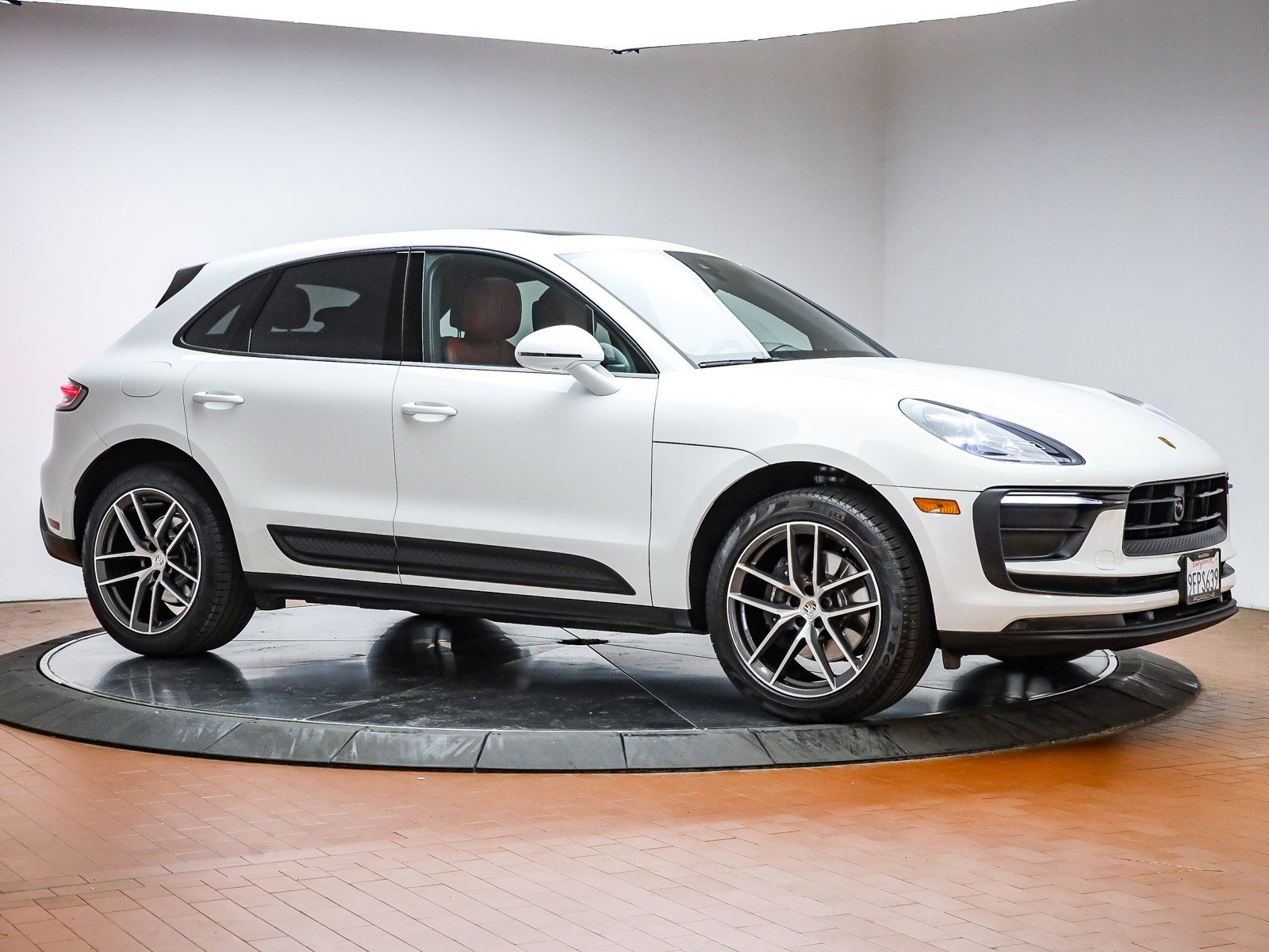 Used 2023 Porsche Macan image 15