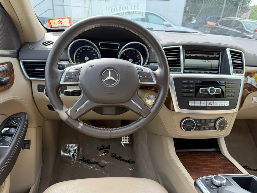 Used 2015 Mercedes-Benz ML 400 4MATIC w/ Lighting Package image 12