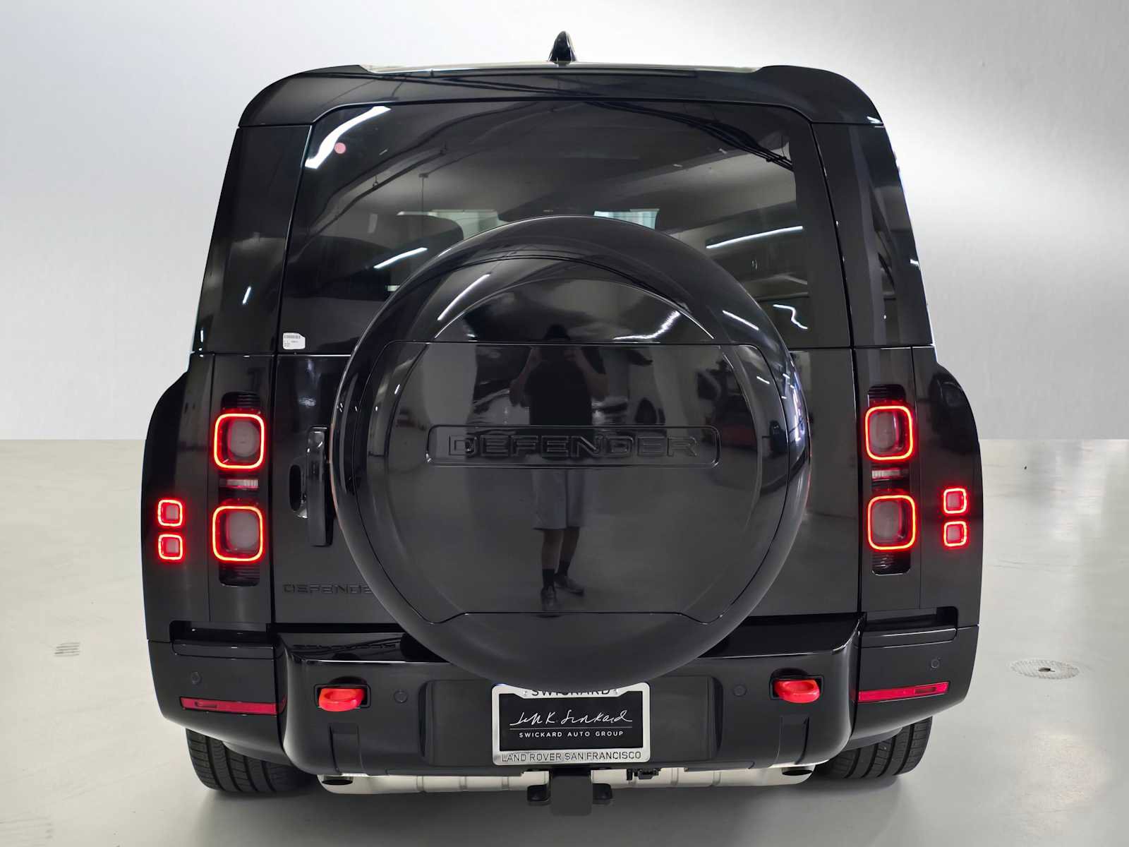 New 2025 Land Rover Defender 130 X AWD/4WD image 4