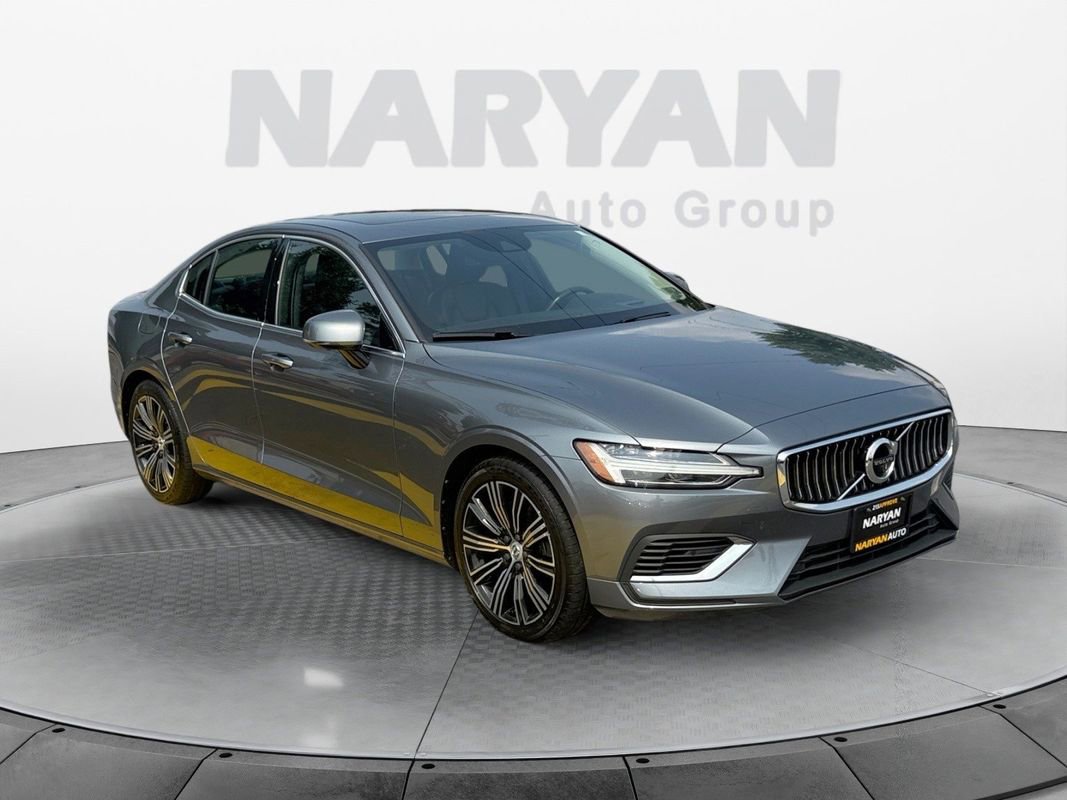 Used 2021 Volvo S60 T8 Inscription image 2