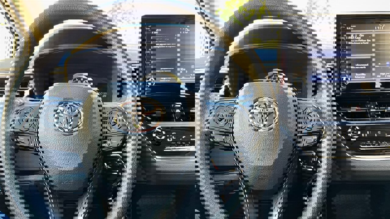 Used 2022 Toyota Corolla LE image 9