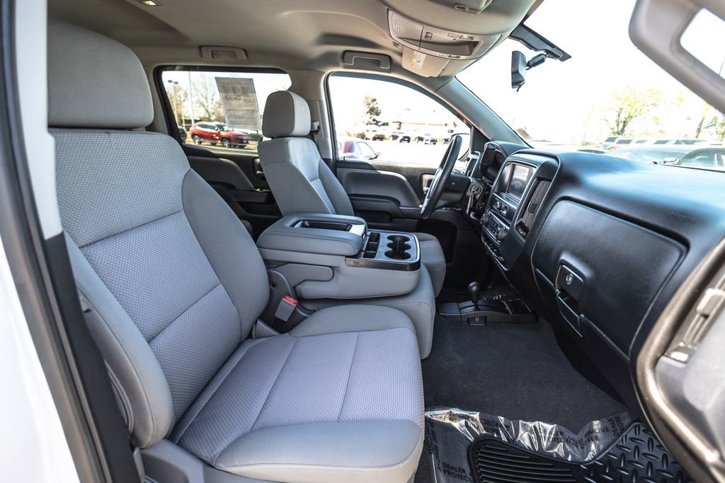 Used 2018 Chevrolet Silverado 1500 Custom w/ Custom Value Package AWD/4WD image 29