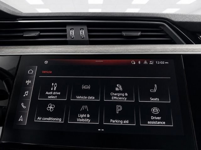 Used 2021 Audi e-tron Premium AWD/4WD image 32