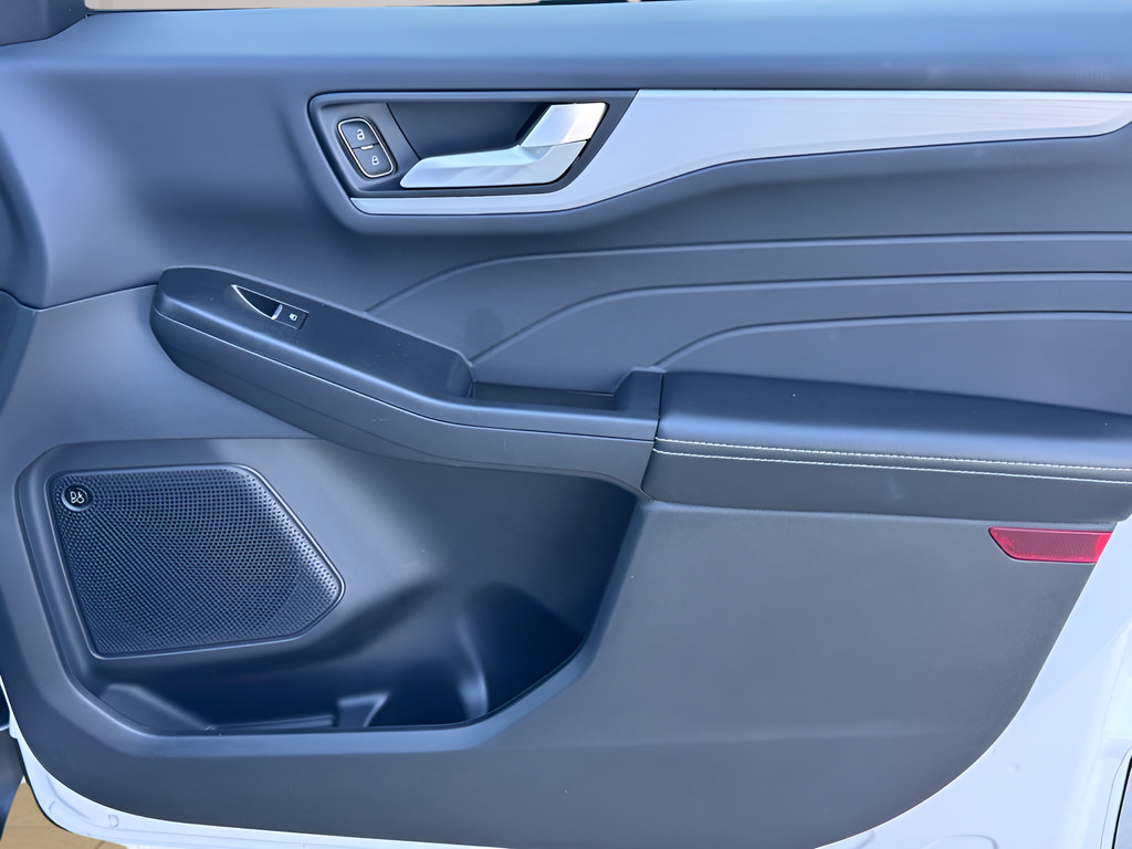 Used 2025 Ford Escape Platinum w/ Premium Technology Package FWD image 15