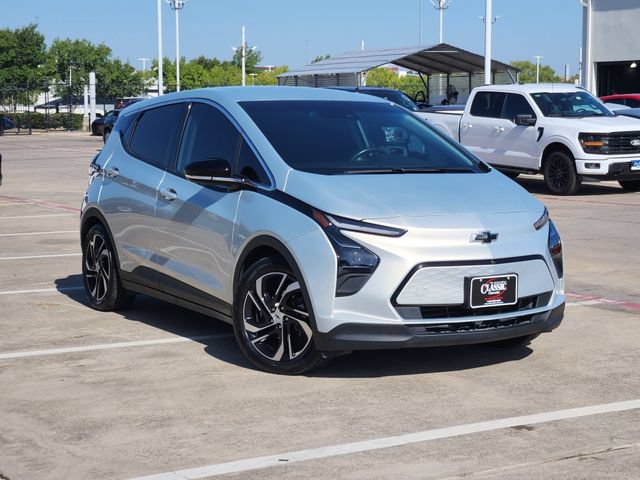 Used 2023 Chevrolet Bolt LT w/ Infotainment Package FWD image 2