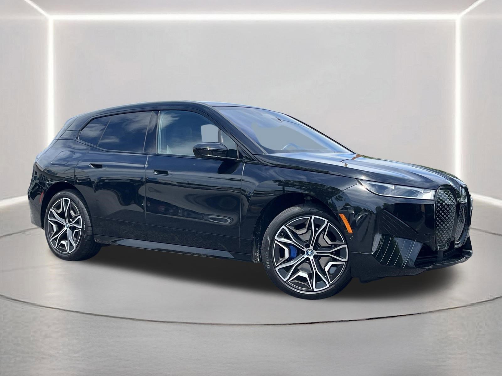 Used 2024 BMW iX xDrive50 w/ Sport Package AWD/4WD image 2