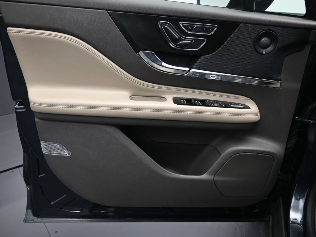 Used 2021 Lincoln Corsair Reserve FWD image 12