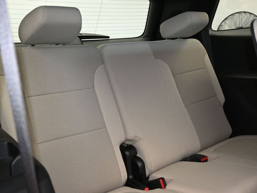 Used 2022 Chevrolet Traverse LS image 33