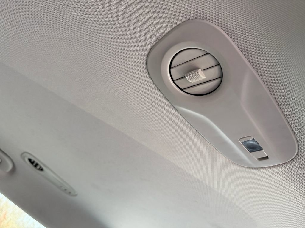 Used 2024 Chrysler Pacifica Touring-L image 22