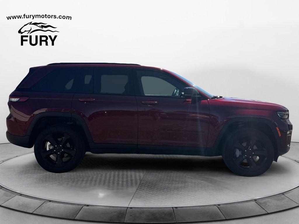 Used 2025 Jeep Grand Cherokee Limited w/ Black Appearance Package AWD/4WD image 2