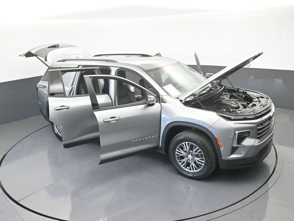 Used 2025 Chevrolet Traverse LT image 72