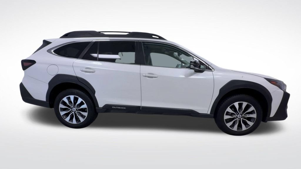 Used 2025 Subaru Outback Limited AWD/4WD image 9