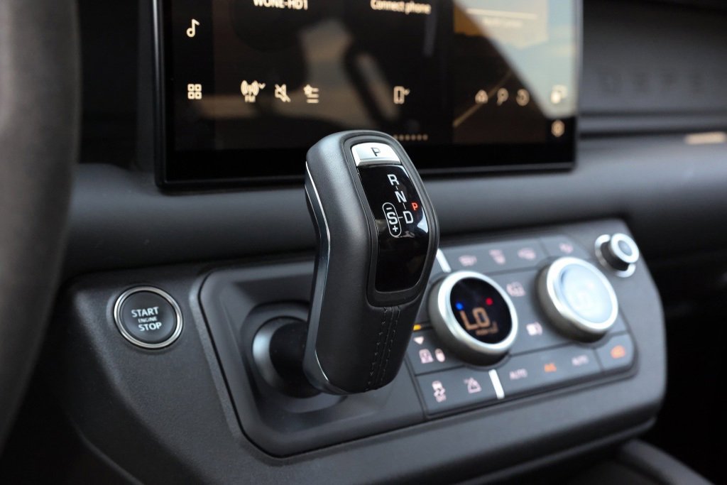 Used 2024 Land Rover Defender 130 V8 image 25