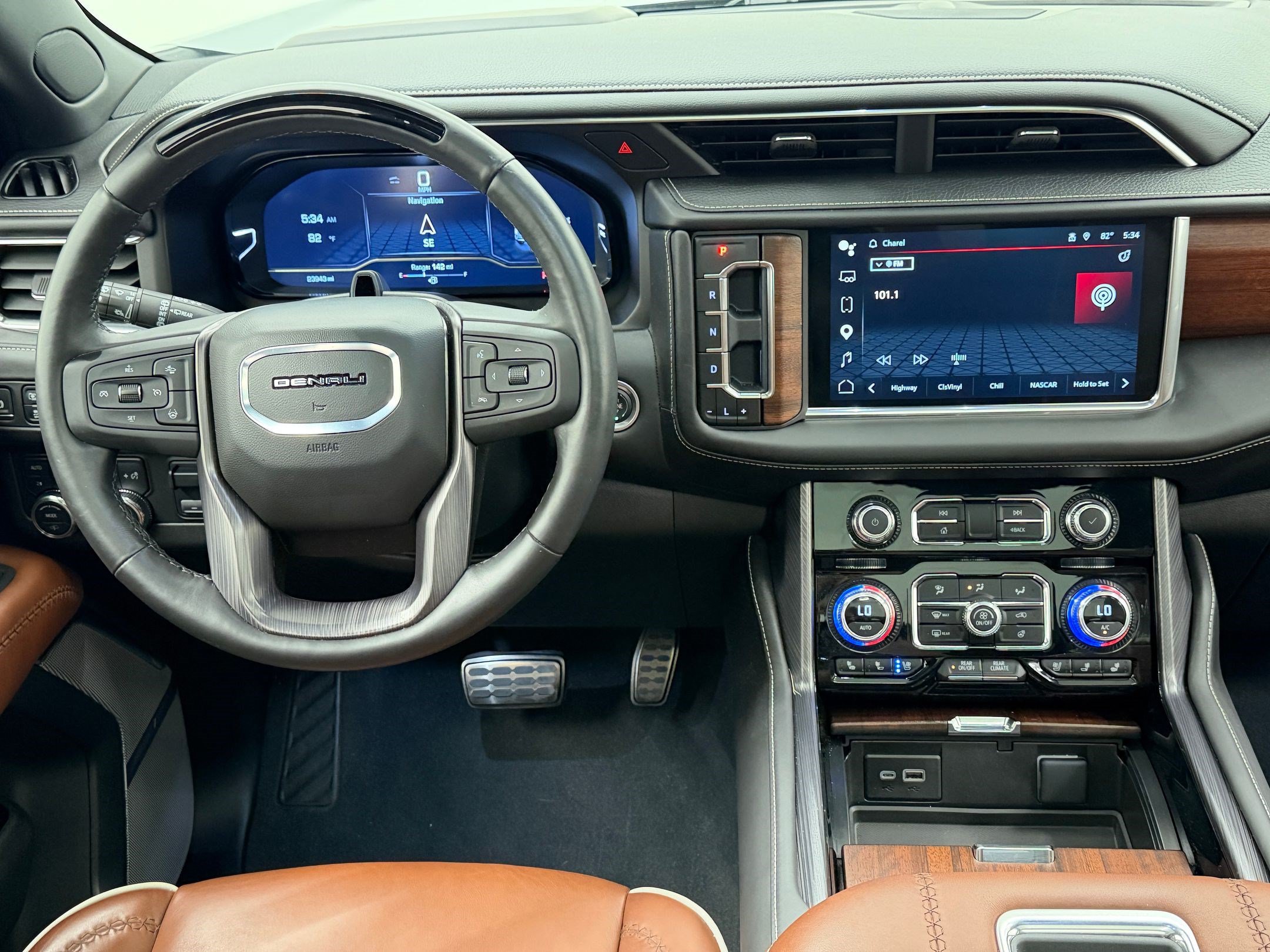 Used 2024 GMC Yukon Denali Ultimate AWD/4WD image 31