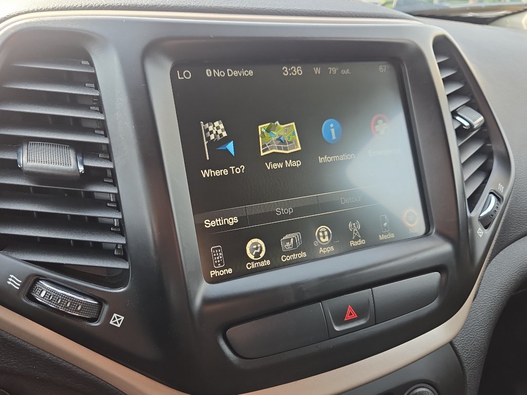 Used 2017 Jeep Cherokee Limited AWD/4WD image 21