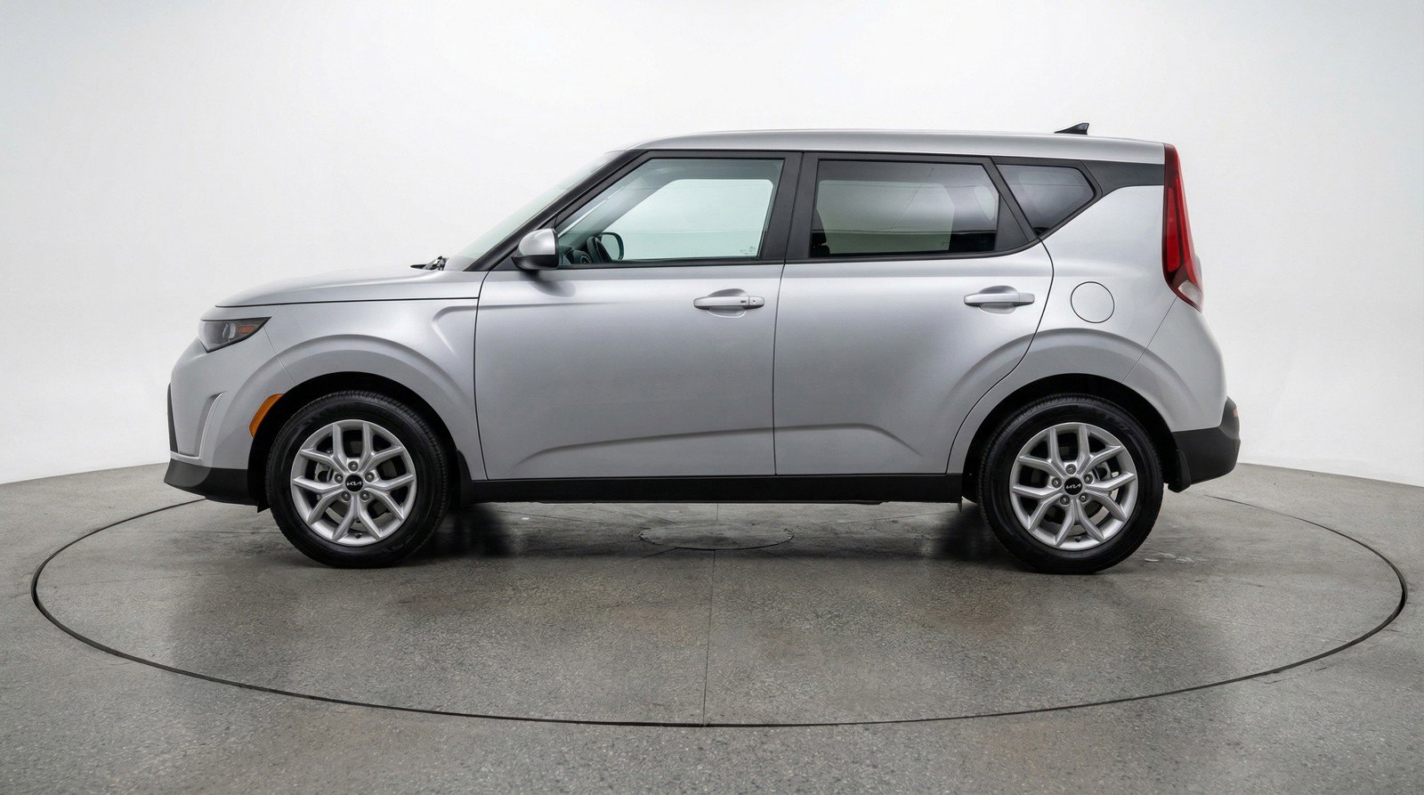 Used 2025 Kia Soul LX w/ LX Technology Package image 5