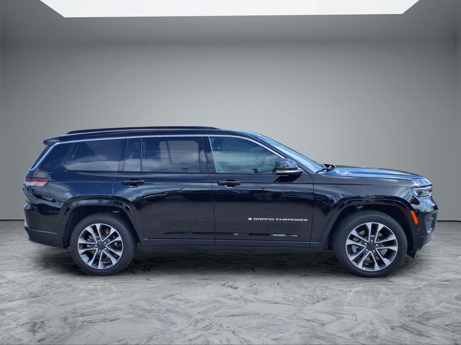 Used 2025 Jeep Grand Cherokee L Overland AWD/4WD image 8