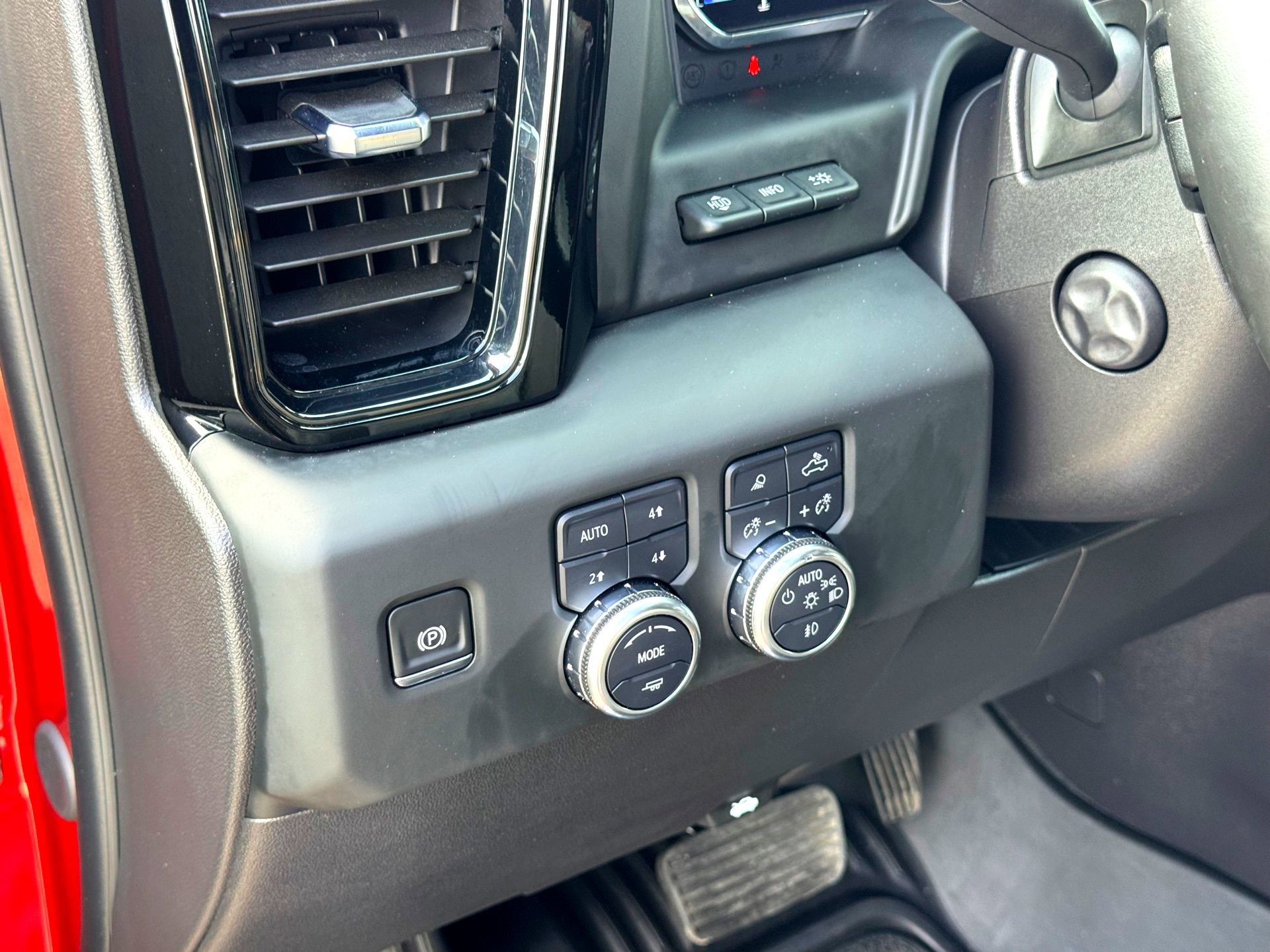 Used 2024 GMC Sierra 1500 AT4 w/ Technology Package image 16