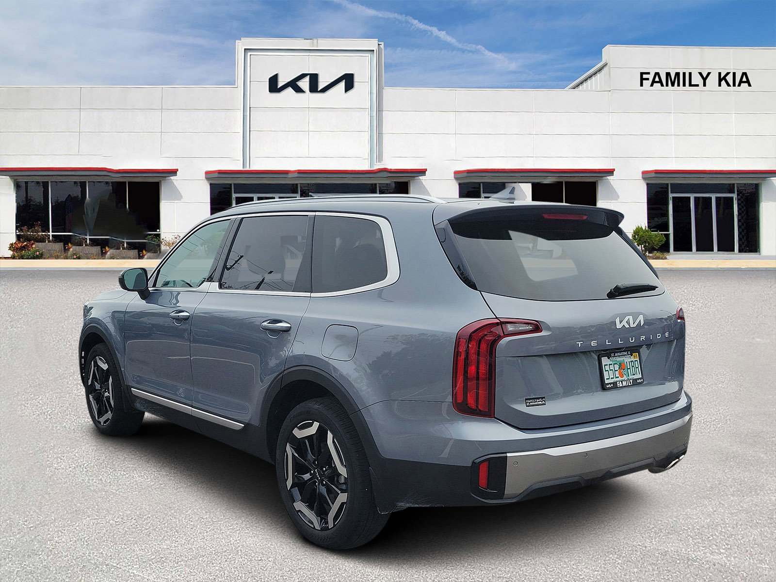Certified 2025 Kia Telluride S image 4