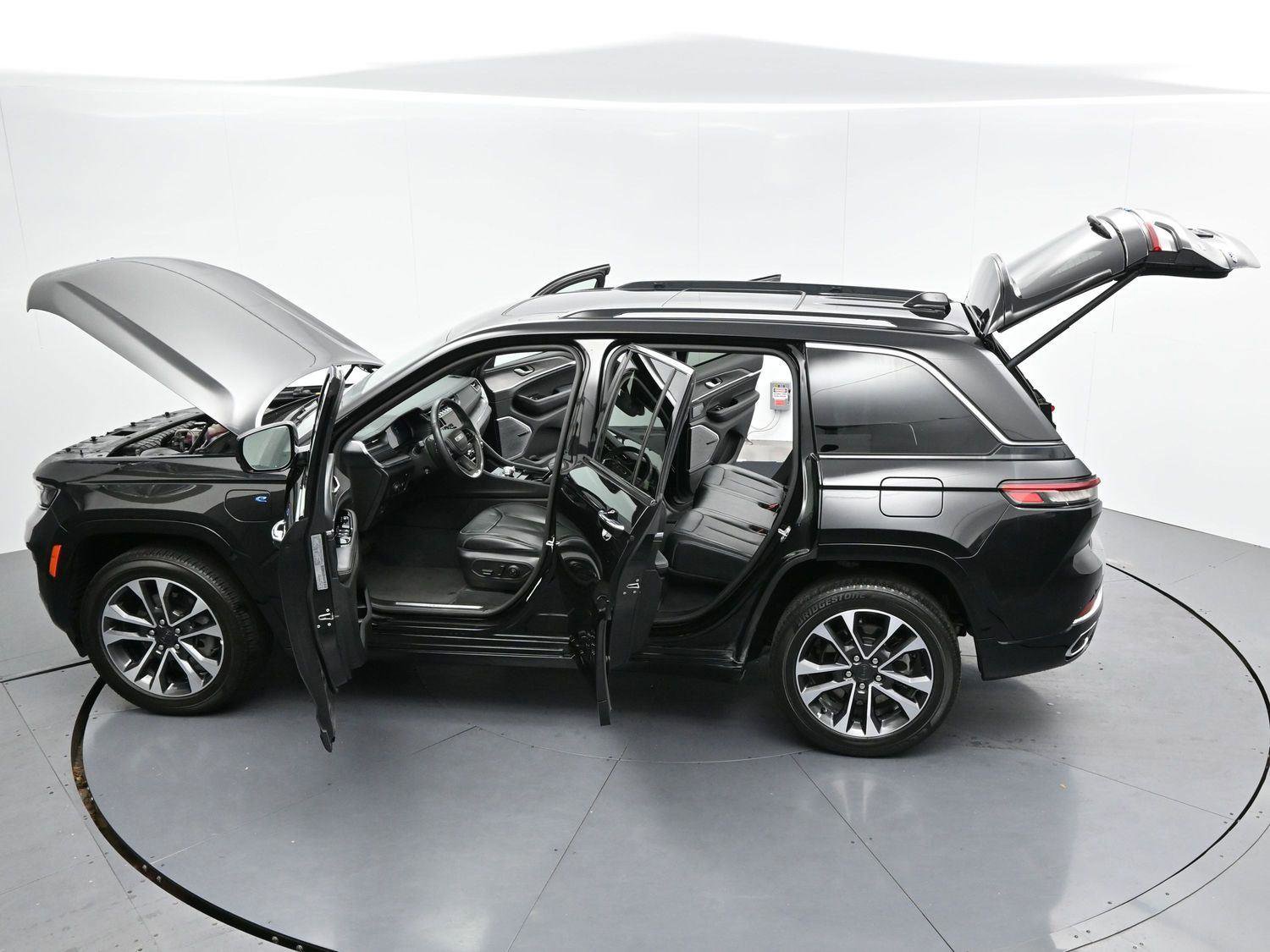Used 2022 Jeep Grand Cherokee Overland AWD/4WD image 46