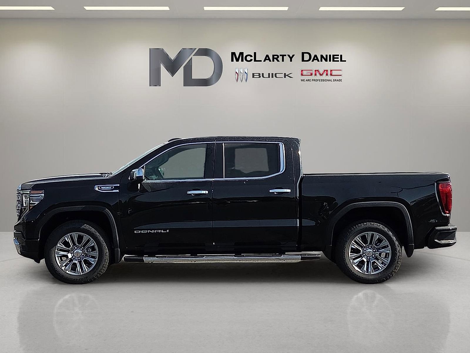 Certified 2026 GMC Sierra 1500 Denali AWD/4WD image 3