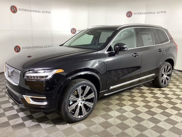 New 2025 Volvo XC90 T8 Plus w/ Protection Package Premier
