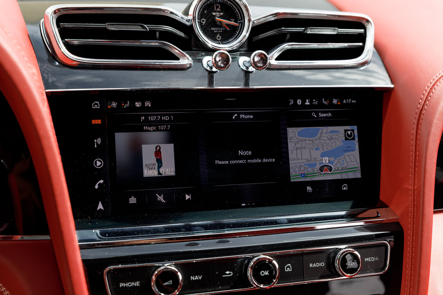 Used 2021 Bentley Bentayga AWD/4WD image 16