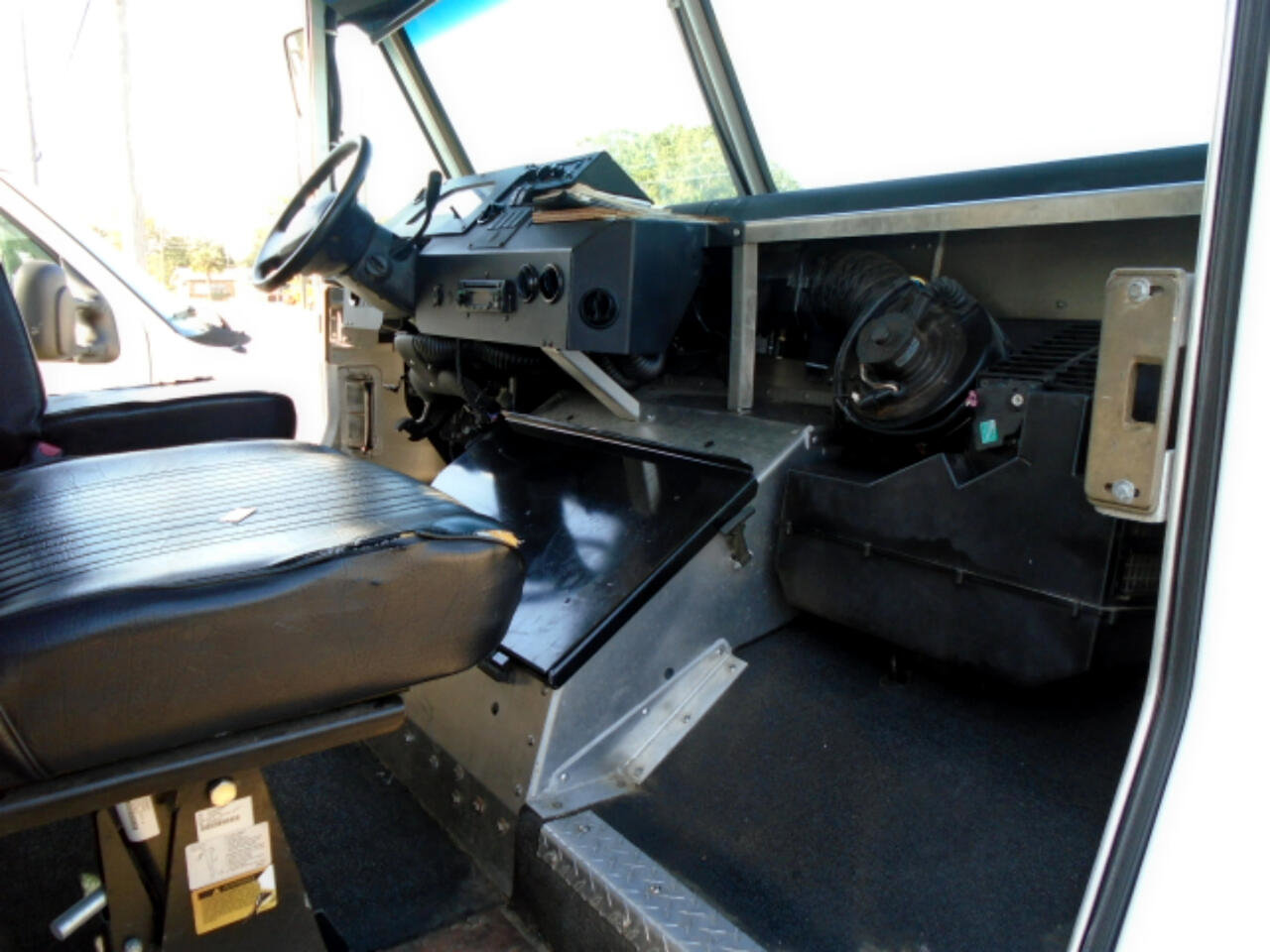 Used 2016 Ford E-350 and Econoline 350 Super Duty w/ A/C Prep Package image 10