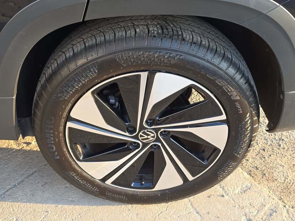 Used 2025 Volkswagen Taos SE AWD/4WD image 55