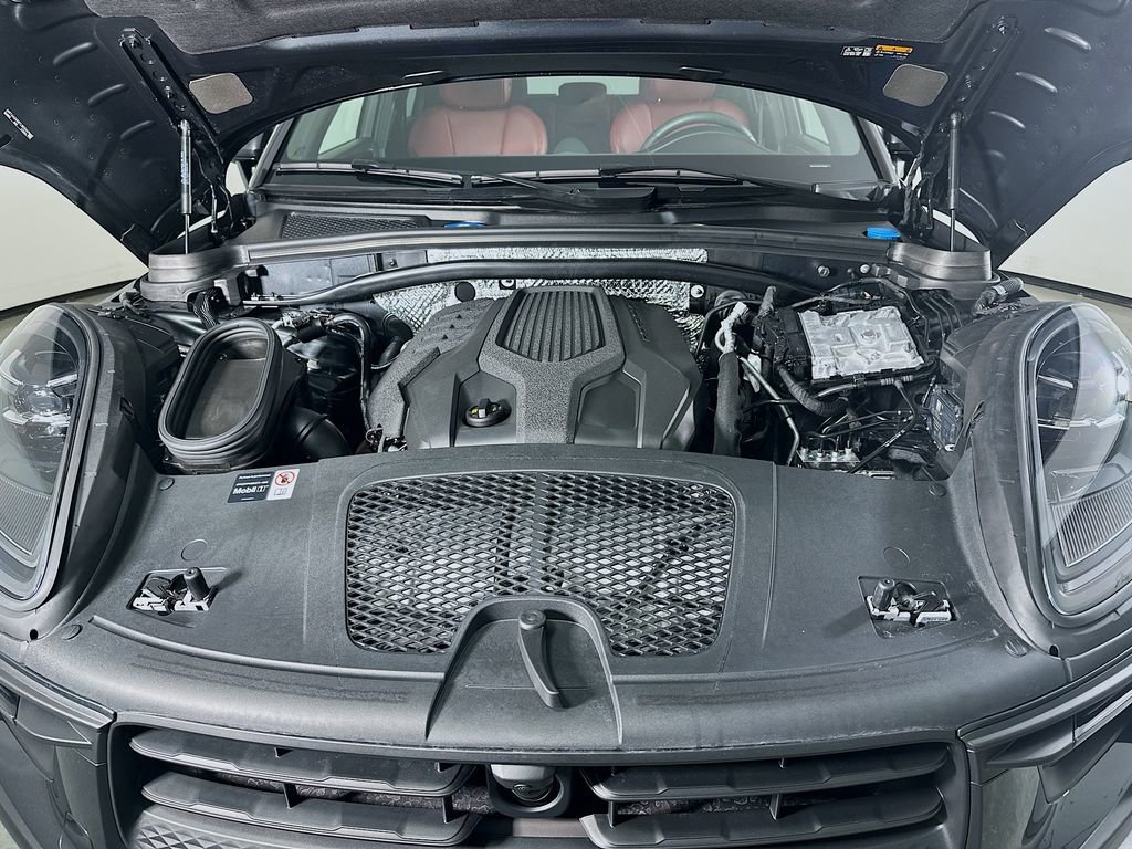 Certified 2026 Porsche Macan AWD/4WD image 33