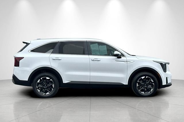 Used 2024 Kia Sorento S AWD/4WD image 3