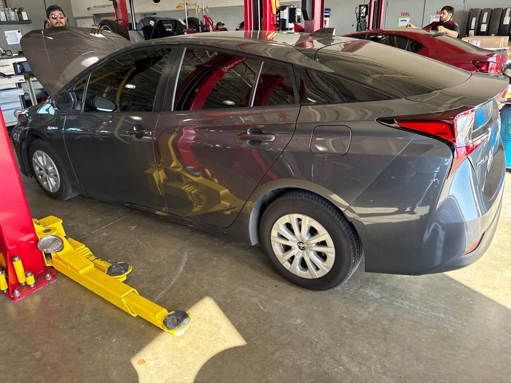 Used 2022 Toyota Prius L Eco FWD image 3