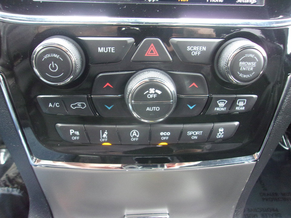 Used 2022 Jeep Grand Cherokee Laredo X image 25