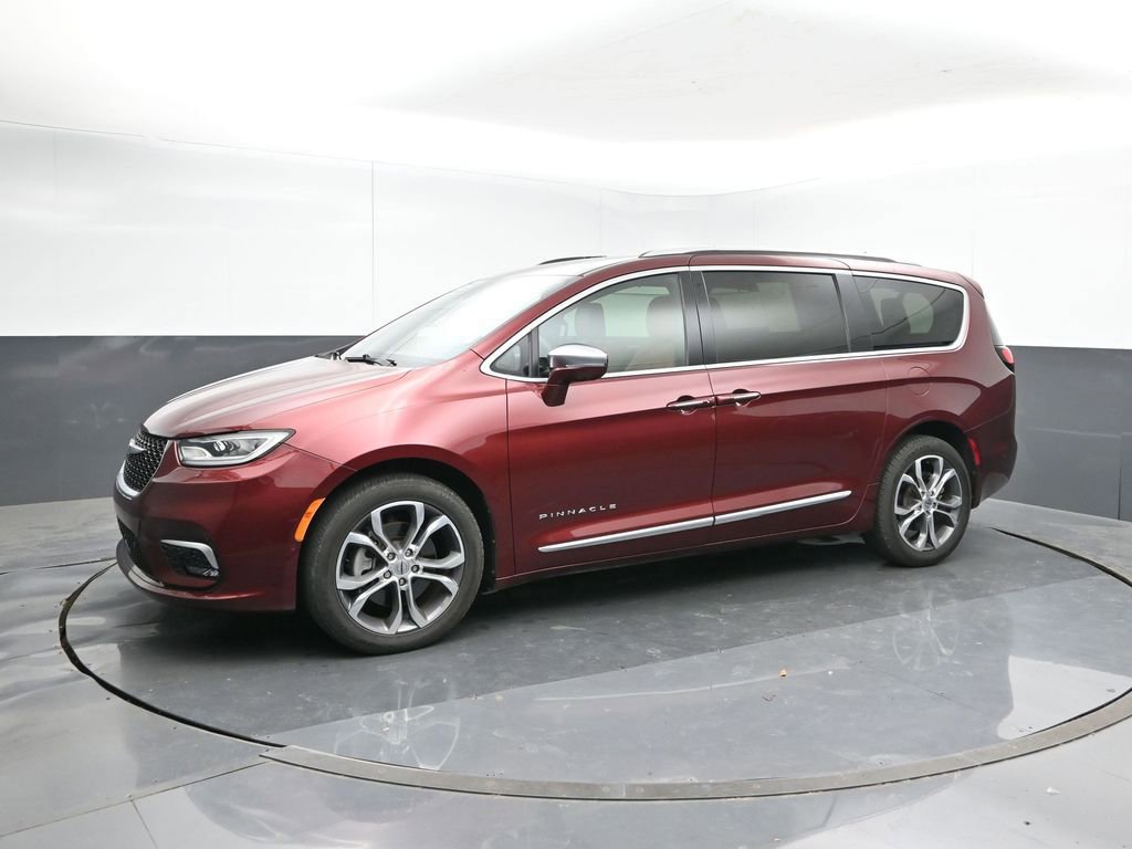 Used 2022 Chrysler Pacifica Pinnacle image 2